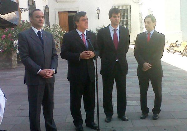 imagen-del-nombramiento-de-JuanJoseOssa-como-nuevo-director-del-Sernac-26noviembre2012 imagen-del-nombramiento-de-JuanJoseOssa-como-nuevo-director-del-Sernac-26noviembre2012