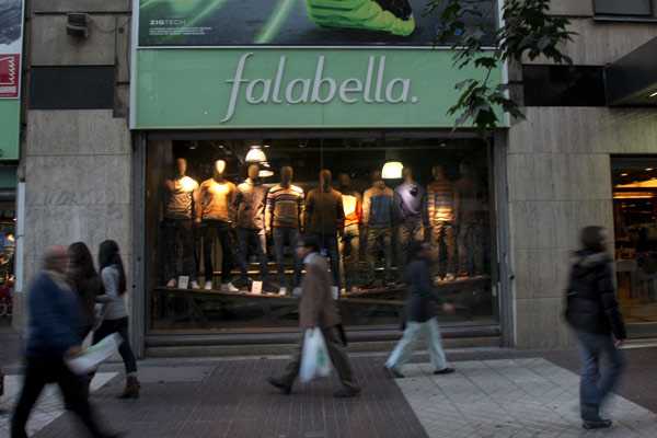 Falabella desiste de subir cobros por comisiones tras mediación del SERNAC. Foto: Emol.com Falabella desiste de subir cobros por comisiones tras mediación del SERNAC. Foto: Emol.com