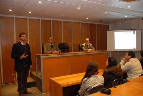 Maule: Estudiantes de Derecho de la U. de Talca realizan pasantía en el Sernac. Foto: Sala de Prensa U. de Talca Maule: Estudiantes de Derecho de la U. de Talca realizan pasantía en el Sernac. Foto: Sala de Prensa U. de Talca