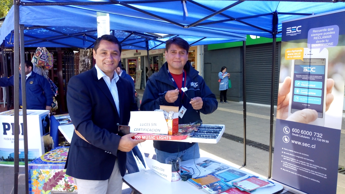 Director SERNAC Los Lagos, Miguel López, Feria por una Navidad Segura Puerto Montt Director SERNAC Los Lagos, Miguel López, Feria por una Navidad Segura Puerto Montt