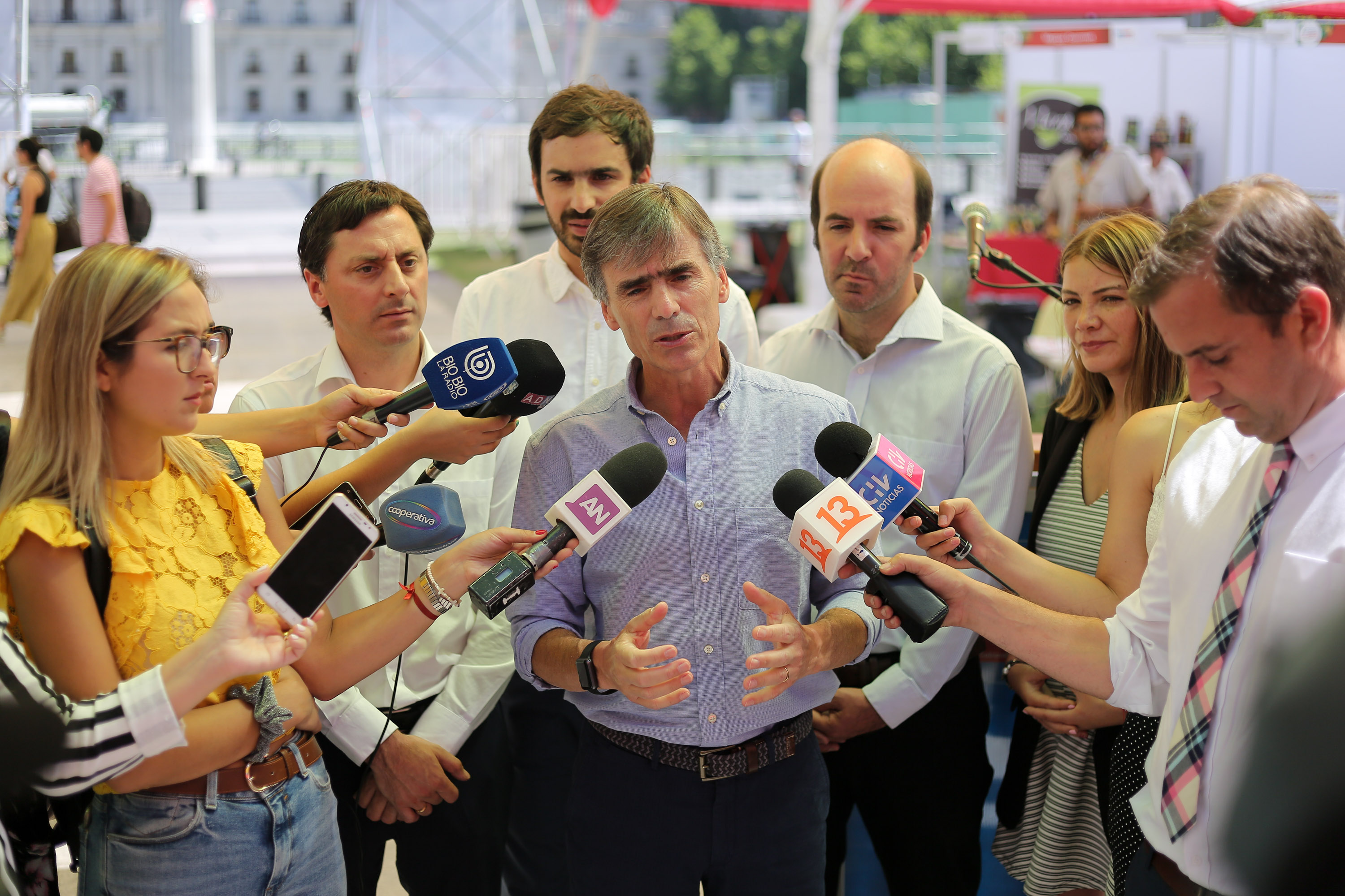 Ministro de Economía, José Ramón Valente, en Feria SERCOTEC. Ministro de Economía, José Ramón Valente, en Feria SERCOTEC.