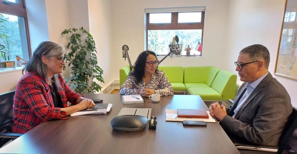 Director Nacional del SERNAC, Andrés Herrera, junto a la Gobernadora de la Región de Aysén, Andrea Macías. Director Nacional del SERNAC, Andrés Herrera, junto a la Gobernadora de la Región de Aysén, Andrea Macías.