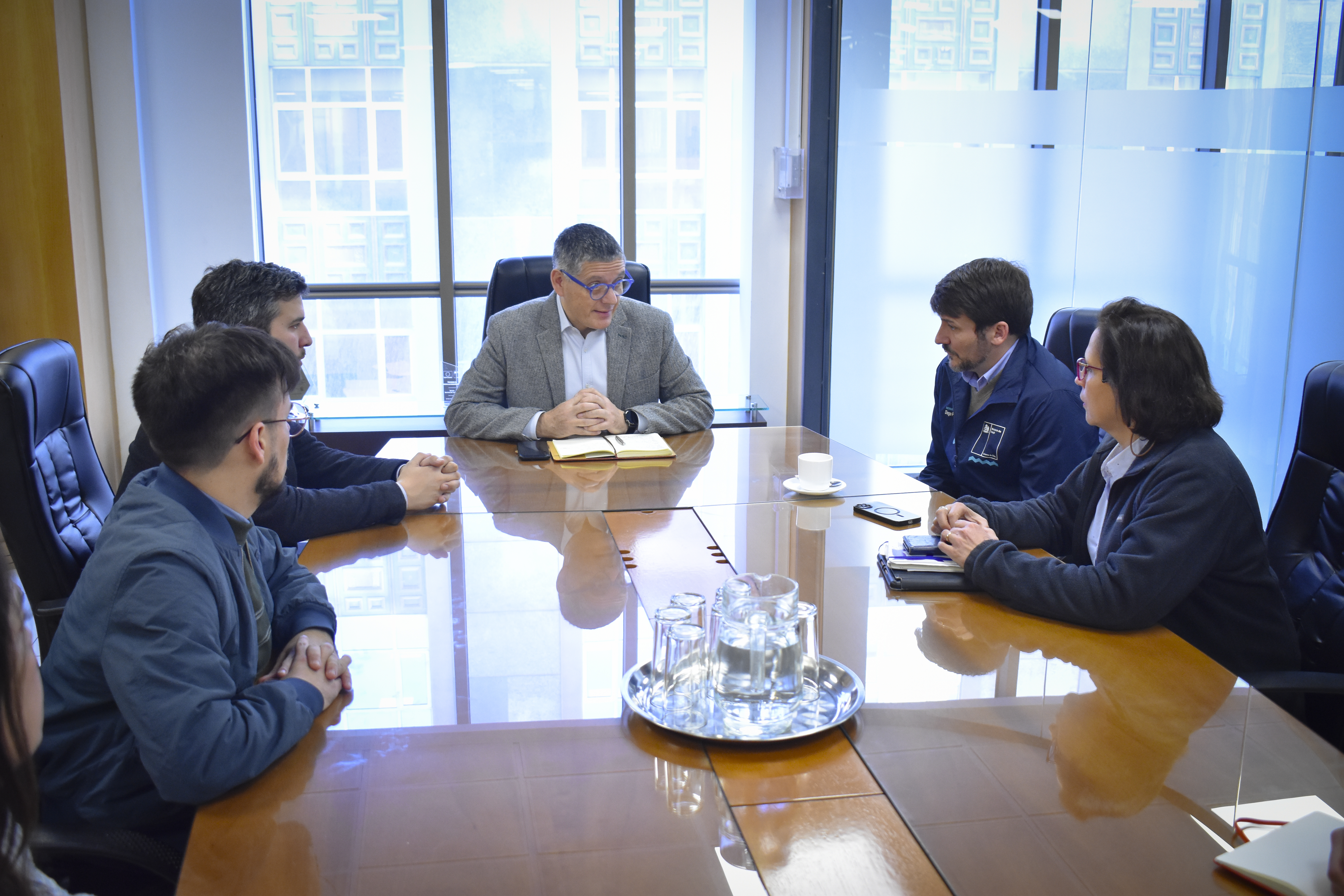 Director Nacional del SERNAC, Andrés Herrera, junto al Ministro de Energía, Diego Pardow; y la presidenta de la Asociación de Municipalidades, Carolina Leitao. Director Nacional del SERNAC, Andrés Herrera, junto al Ministro de Energía, Diego Pardow; y la presidenta de la Asociación de Municipalidades, Carolina Leitao.