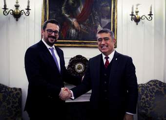 Alcalde de Santiago, Mario Desbordes, junto al Director Regional Metropolitano del SERNAC, Patricio Hidalgo.