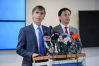 Ministro de Economía, José Ramón Valente, junto al Director Nacional del SERNAC, Lucas Del Villar, reaccionan ante fallo de la Libre Competencia por colusión de supermercados en venta de pollos frescos. Ministro de Economía, José Ramón Valente, junto al Director Nacional del SERNAC, Lucas Del Villar, reaccionan ante fallo de la Libre Competencia por colusión de supermercados en venta de pollos frescos.