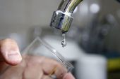 Metropolitana: Aguas Andinas deberá compensar a consumidores por cortes de agua de 2016 y 2017