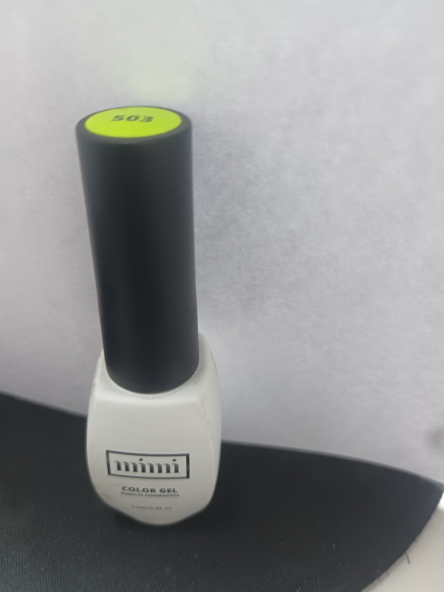 Esmaltes de uñas marca MIMI, líneas Shiny Gold y Shiny White, años 2020-2025.