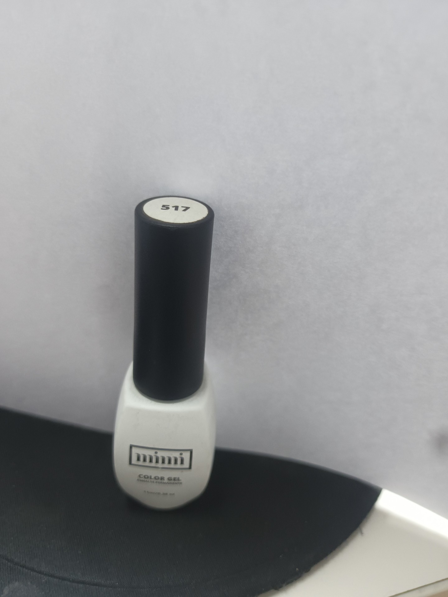 Esmaltes de uñas marca MIMI, líneas Shiny Gold y Shiny White, años 2020-2025.